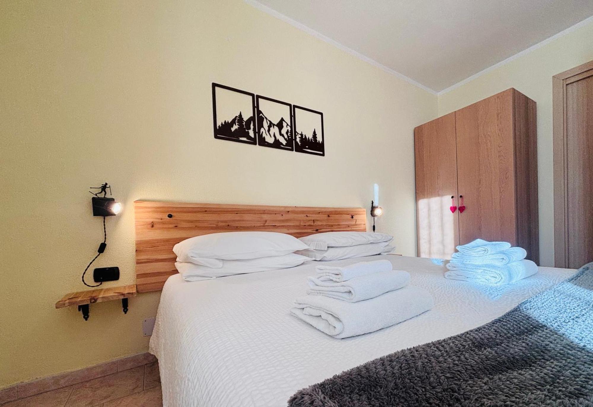 Hotel Piccolo Chalet Claviere Exterior photo
