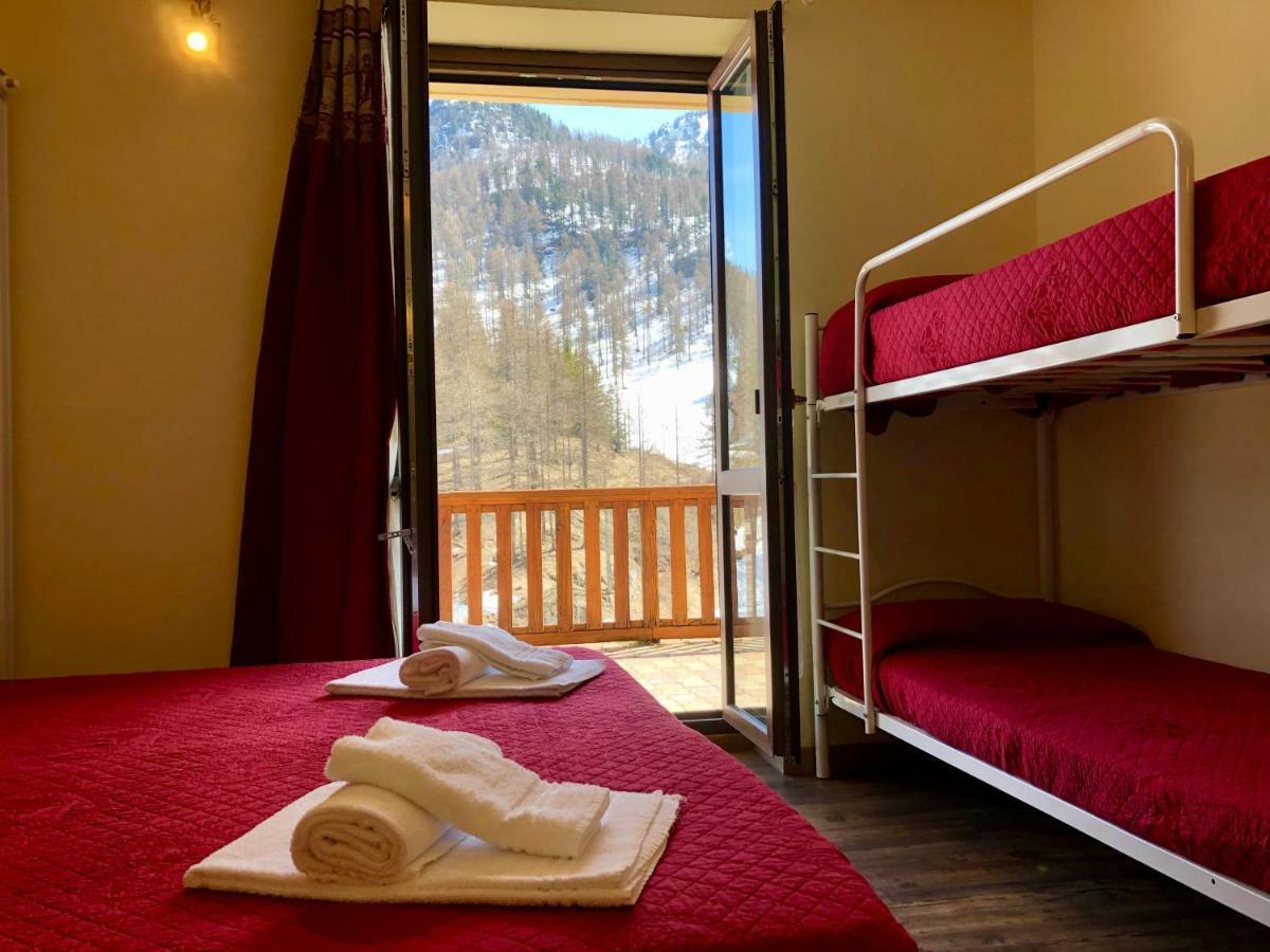 Hotel Piccolo Chalet Claviere Exterior photo