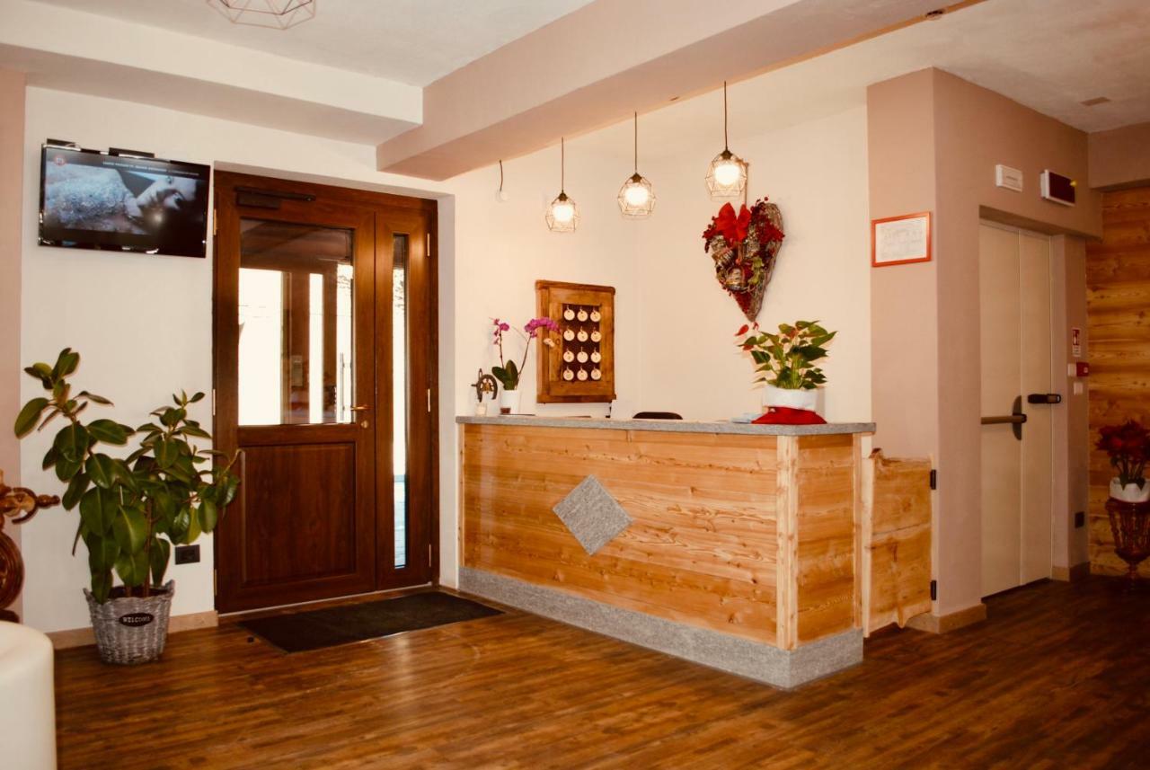 Hotel Piccolo Chalet Claviere Exterior photo